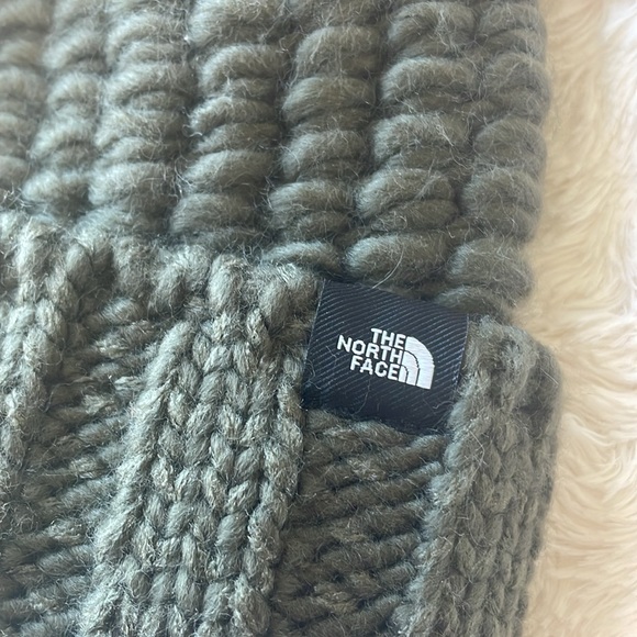 NWT 🔥THE NORTH FACE🔥 UNISEX COZY CHUNKY  BEANIE - Picture 3 of 9